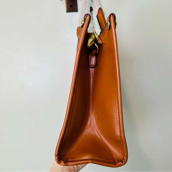 NEW Michael Kors Signature Logo Tote Bag - Picture 3 of 10